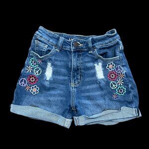 Medium Wash Cuffed Jeans Short w/ Floral Embroidery